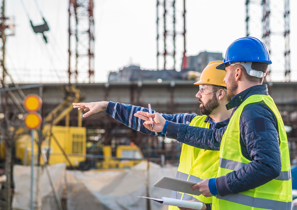 Trabajadores de la construcción en la obra