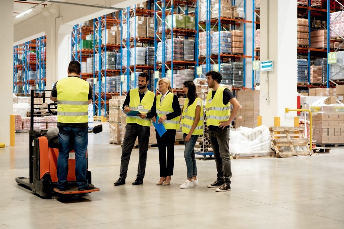 Training to how to use a forklift