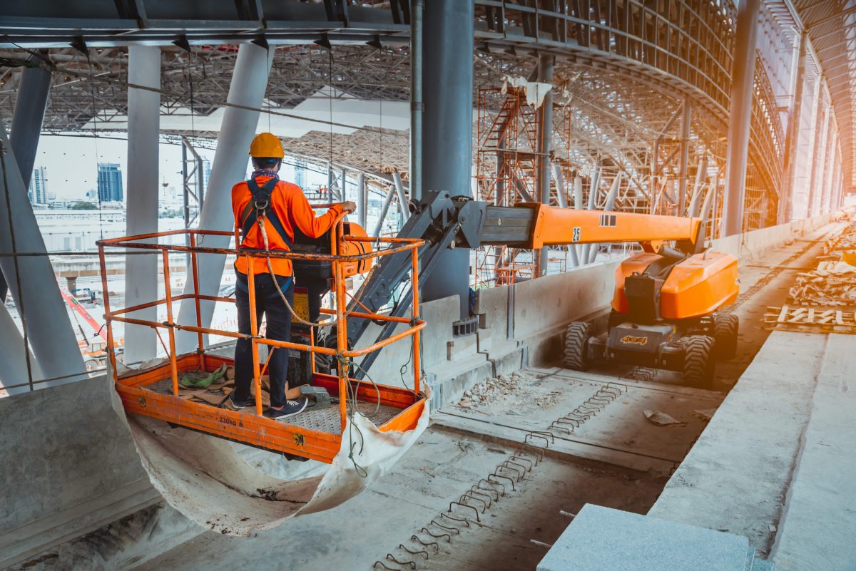 a worker operating a powered lift safely